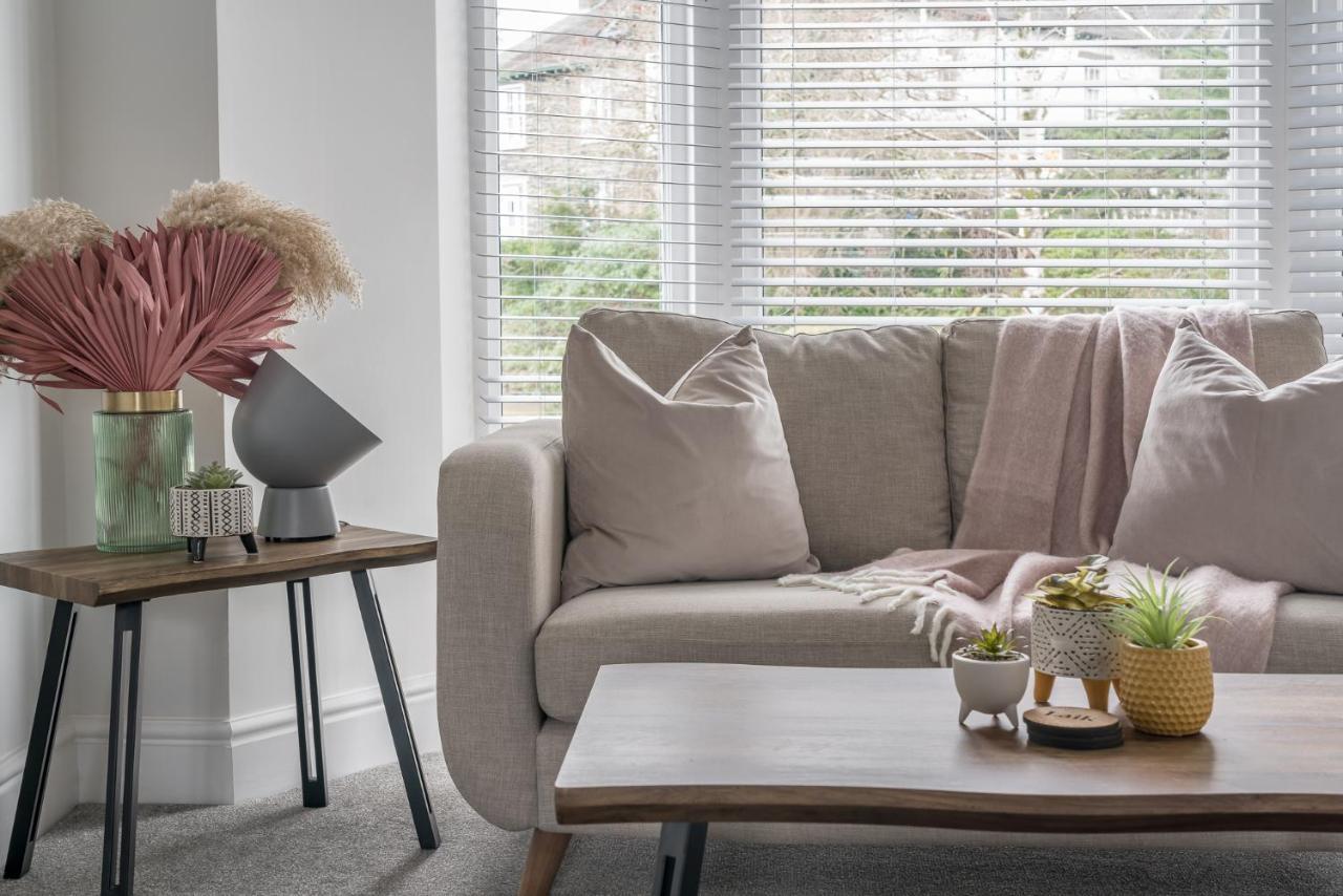 Tudor House-windermere Centre Apartment *